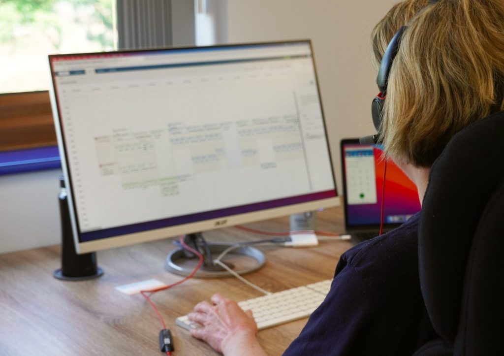 how to start electrical business blog cover